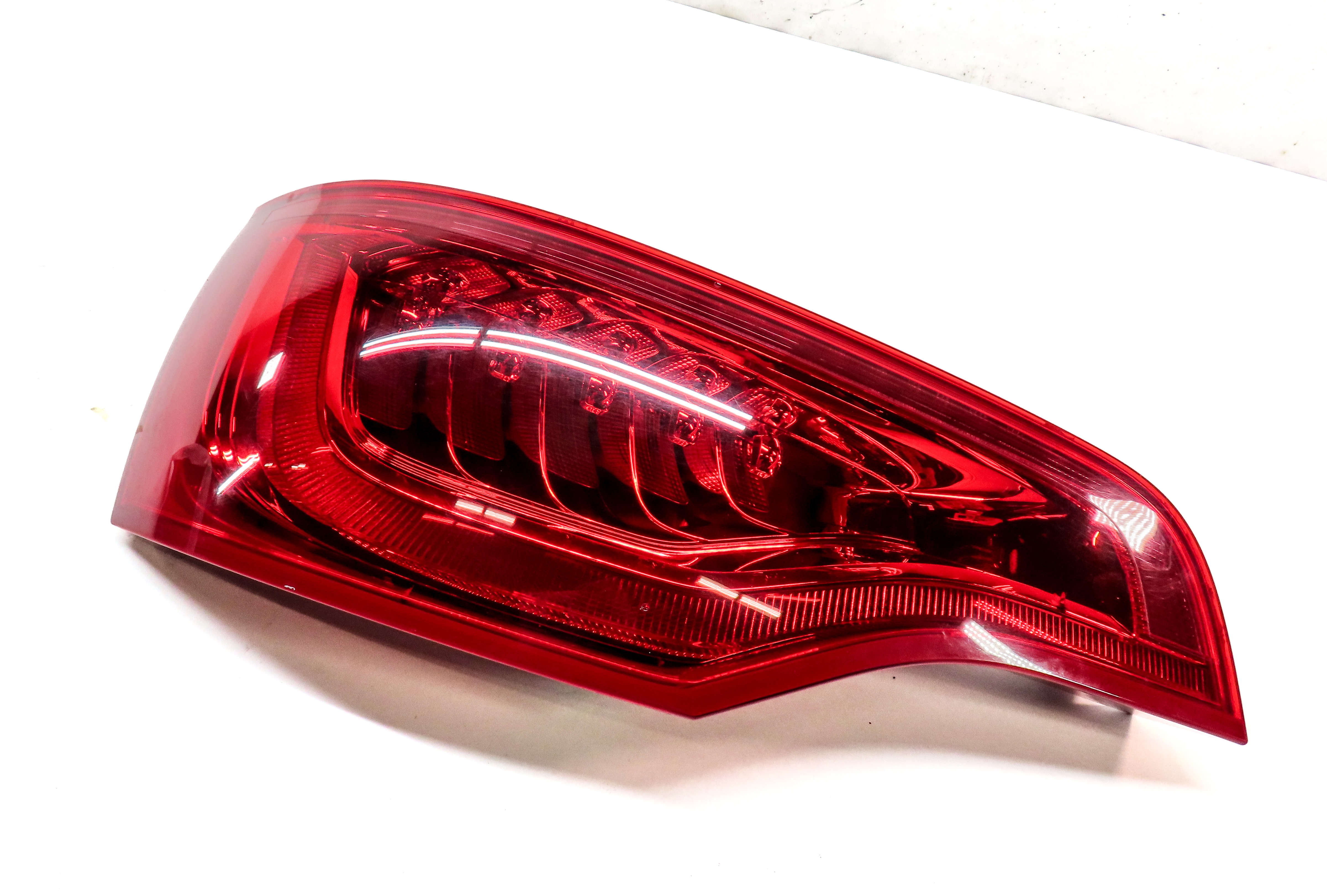 2010-2015 AUDI Q7 (4L) LEFT DRIVER REAR TAILLIGHT BRAKE LIGHT LAMP (LED) — exact item pictured